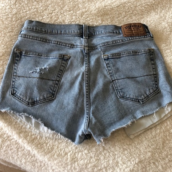 levi jean shorts *sold - Picture 2 of 3